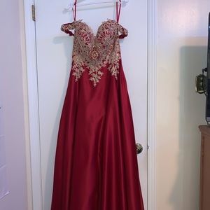 EUREKA Burgundy long formal dress with gold detailing